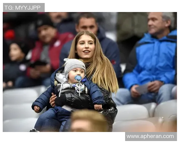 足球明星妻子魅力展示与时尚风采全景图集